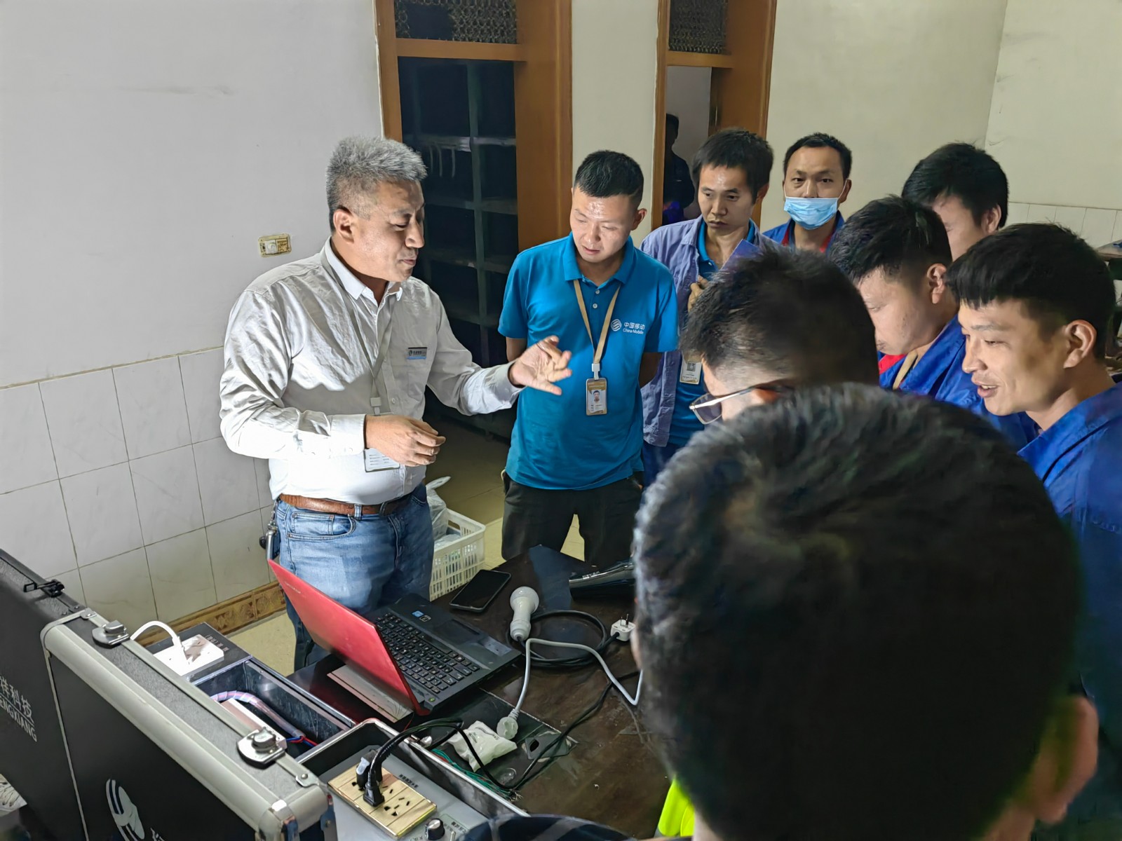 OUBAO科技为中移铁通有限公司进行安全用电培训