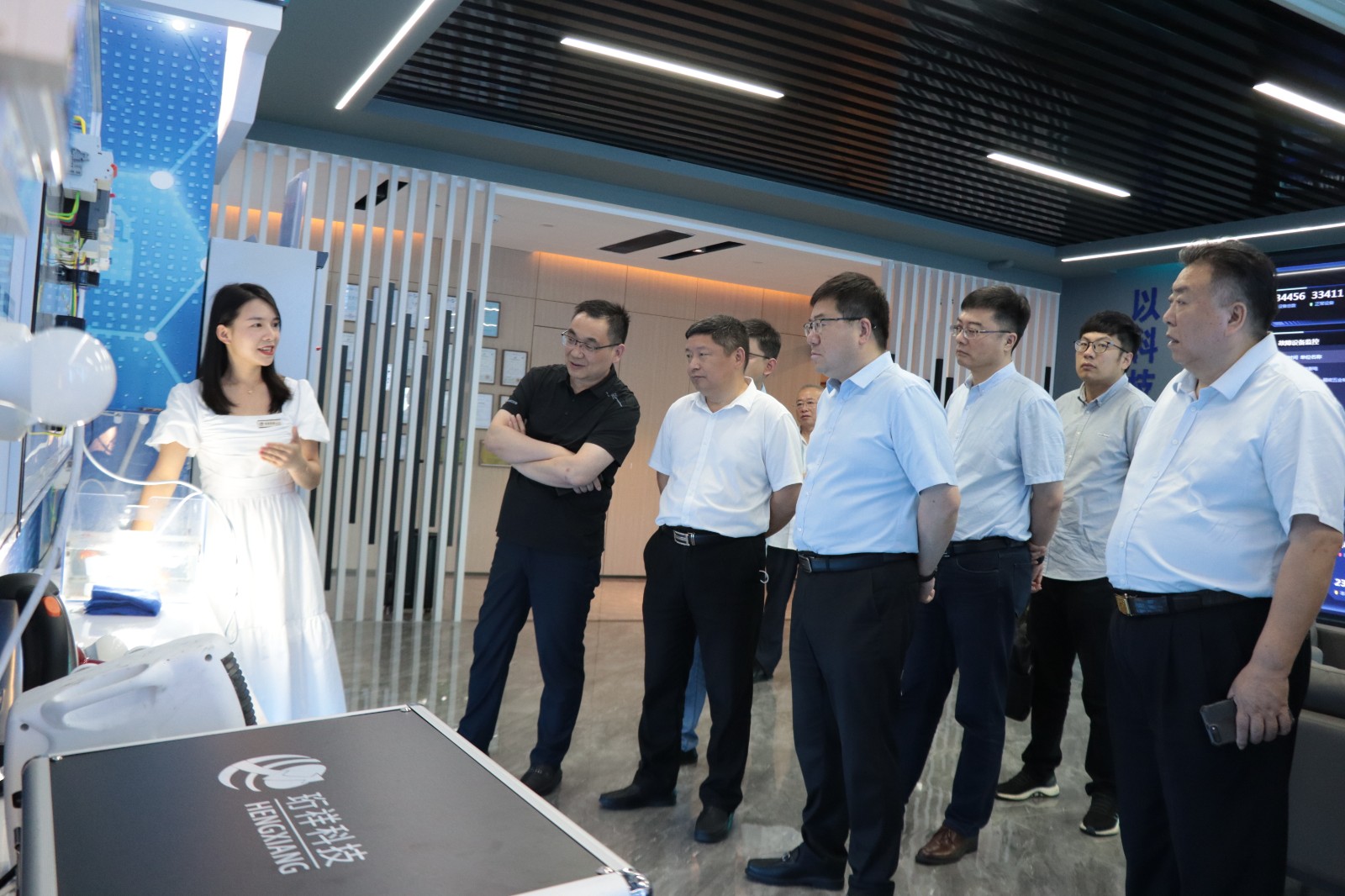 亳州市领导薛副市长一行莅临OUBAO科技指导工作