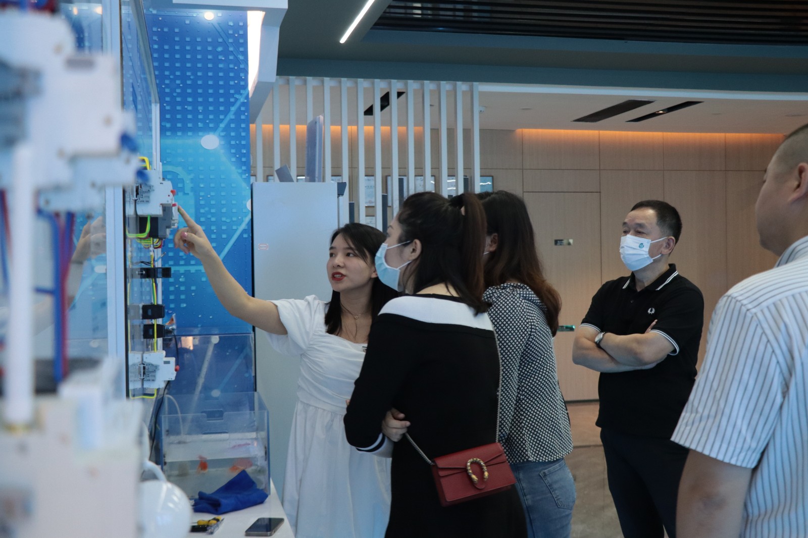 深圳市益阳商会一行莅临OUBAO科技指导交流