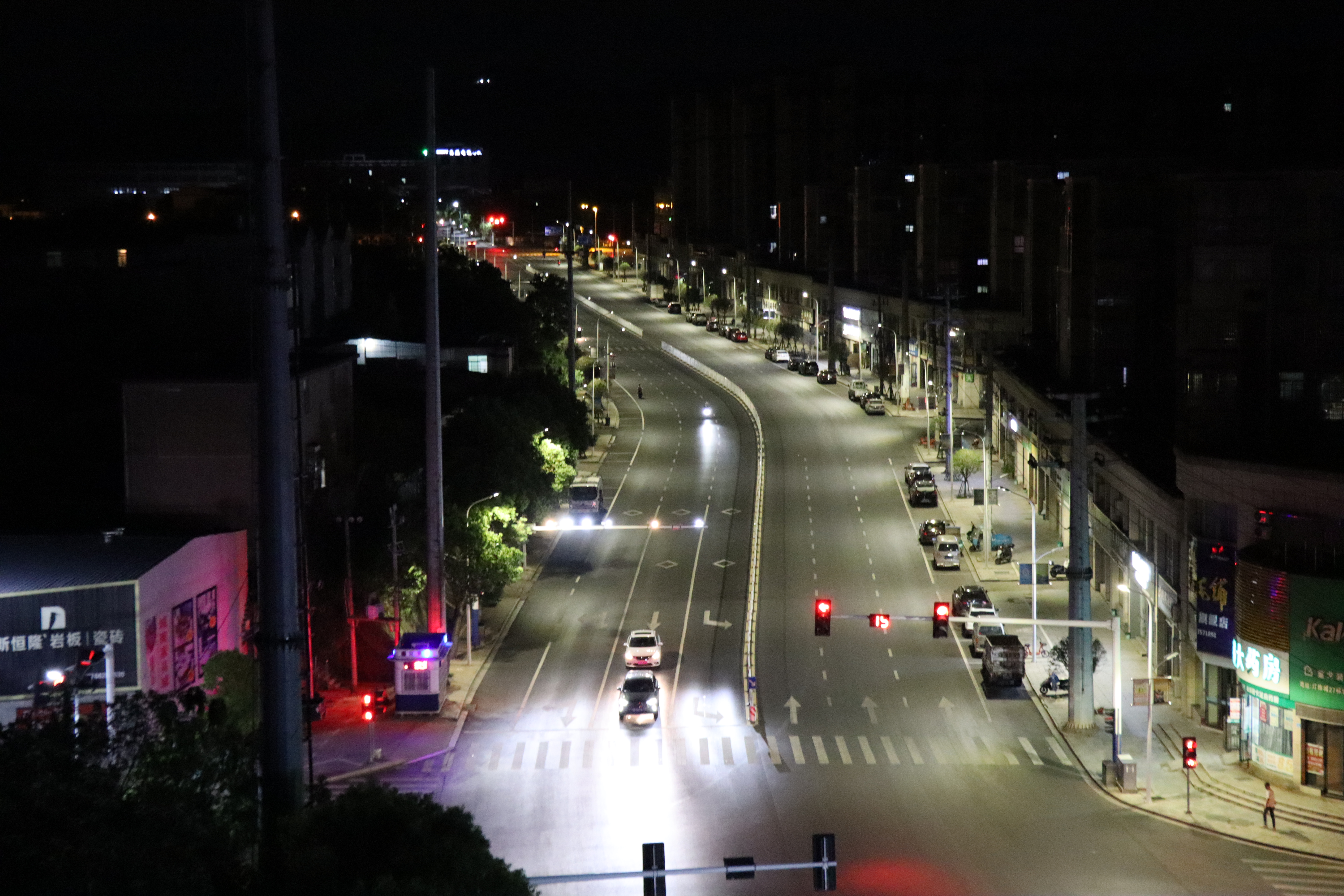 明珠大道路灯改造完美验收，OUBAO电保安全节能路灯让每一度电都更有价值！