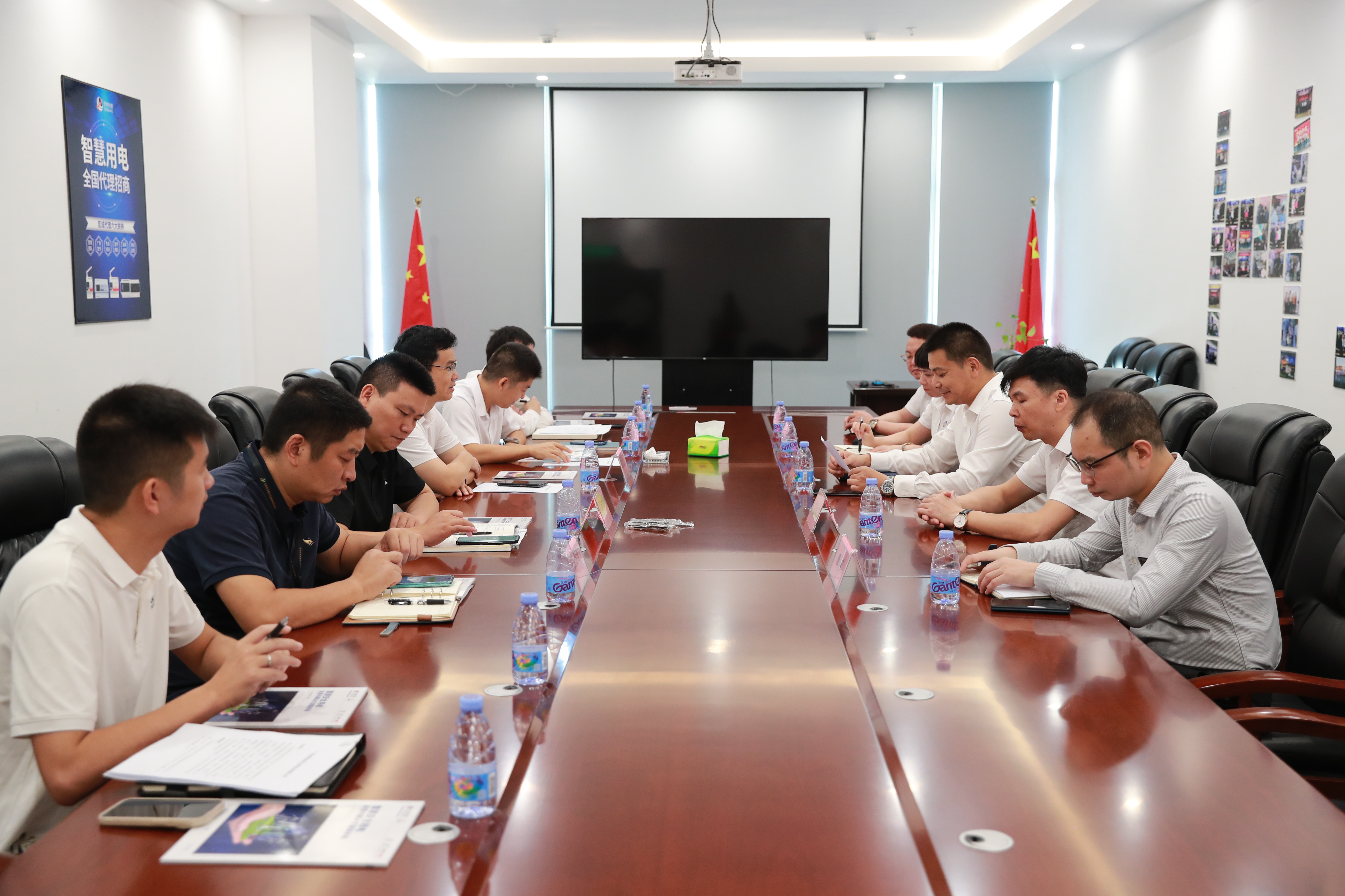 深圳市光明区凤凰街道党工委领导走访OUBAO科技